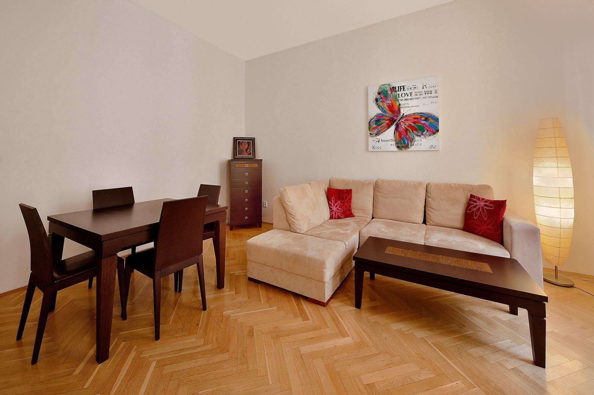 Ambiente Serviced Apartments - Tallerova Bratislava Eksteriør bilde