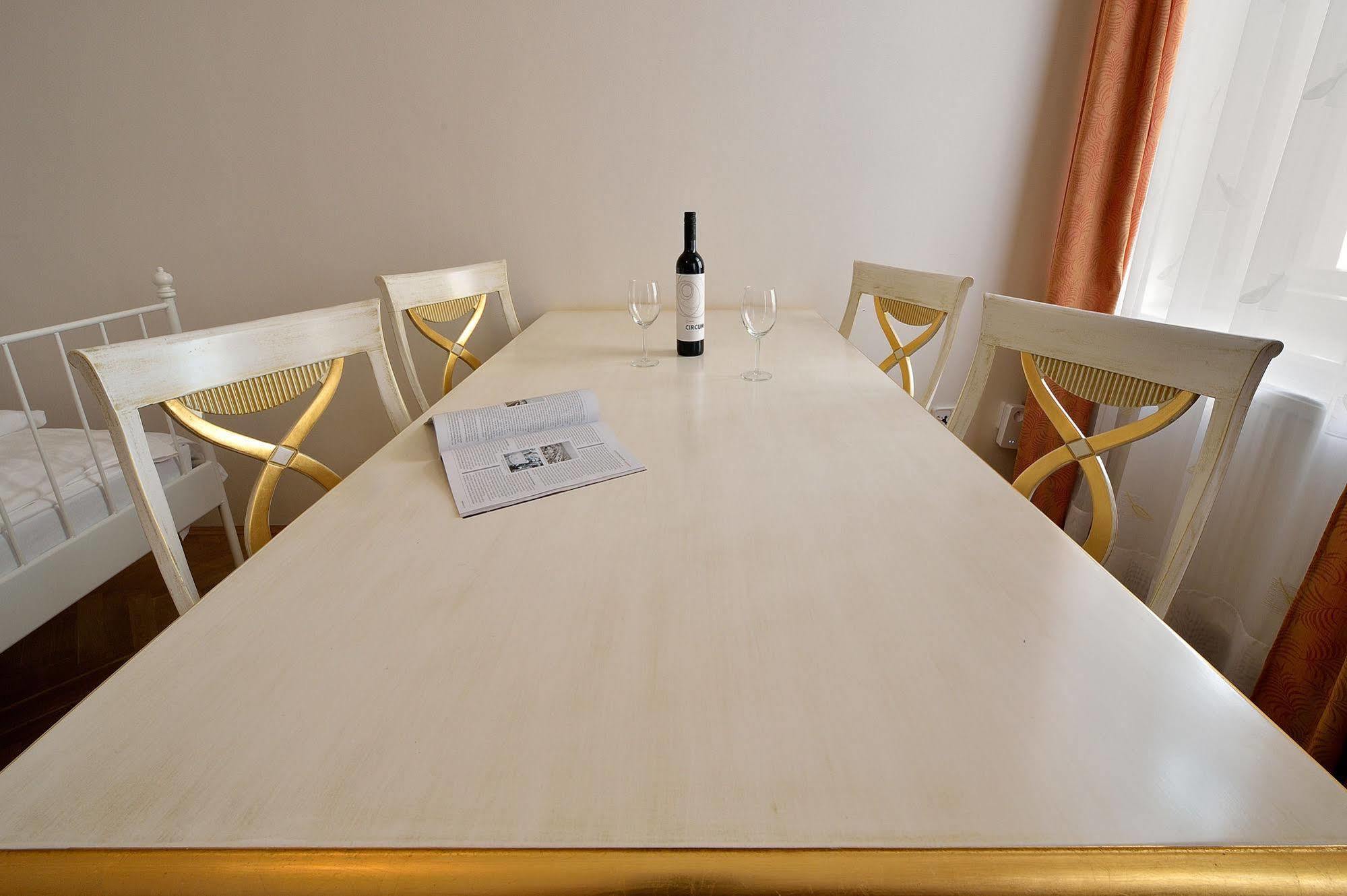Ambiente Serviced Apartments - Tallerova Bratislava Eksteriør bilde