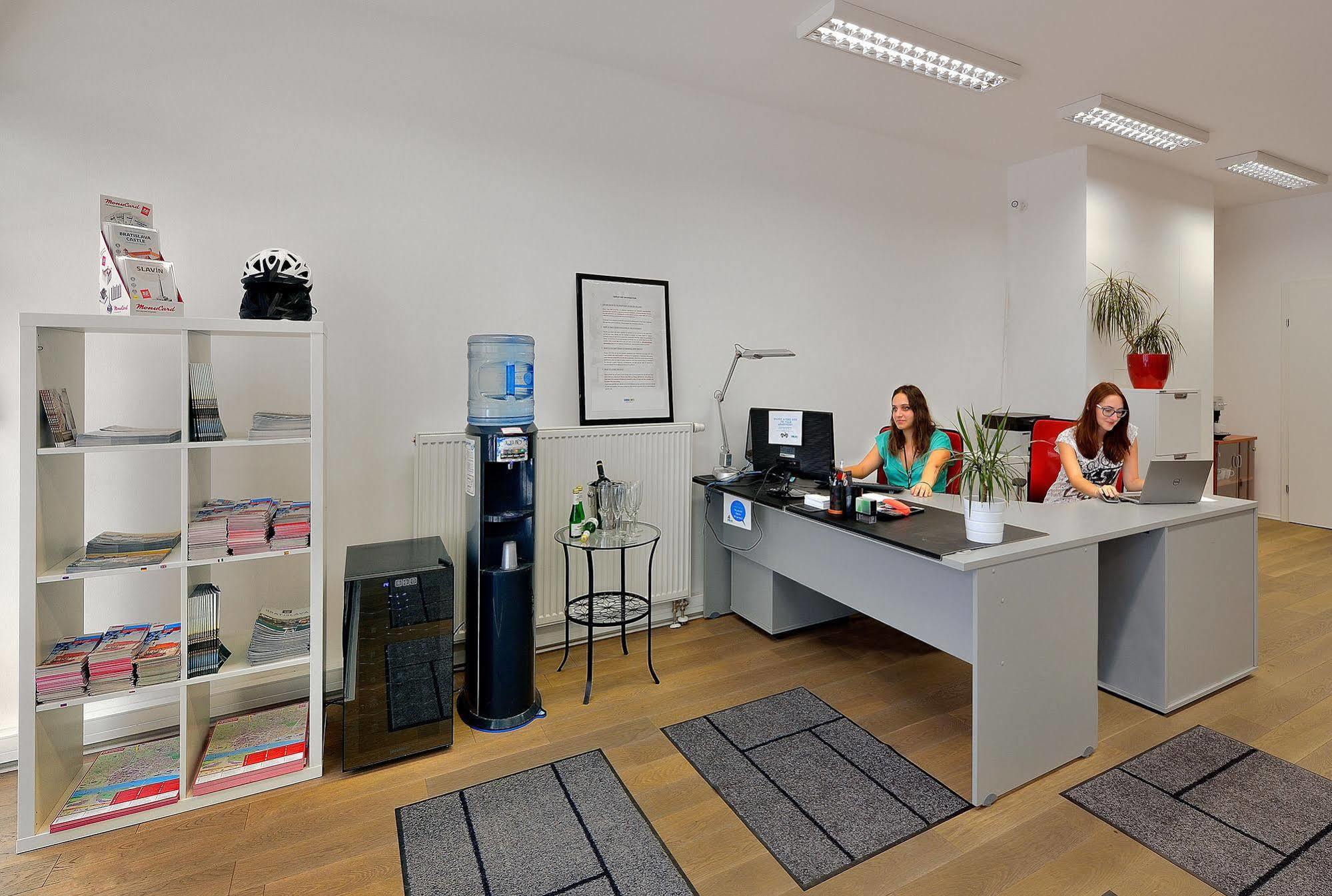 Ambiente Serviced Apartments - Tallerova Bratislava Eksteriør bilde